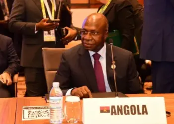 Angola e Zimbabwe reafirmam  cooperação com assinatura de dez  instrumentos jurídicos 32 anos depois
