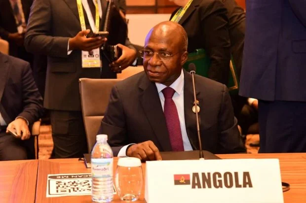 Angola e Zimbabwe reafirmam cooperação com assinatura de dez instrumentos jurídicos 32 anos depois