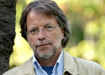 Mia Couto contra reparações do período  colonial que sejam forma de “culpabilização”