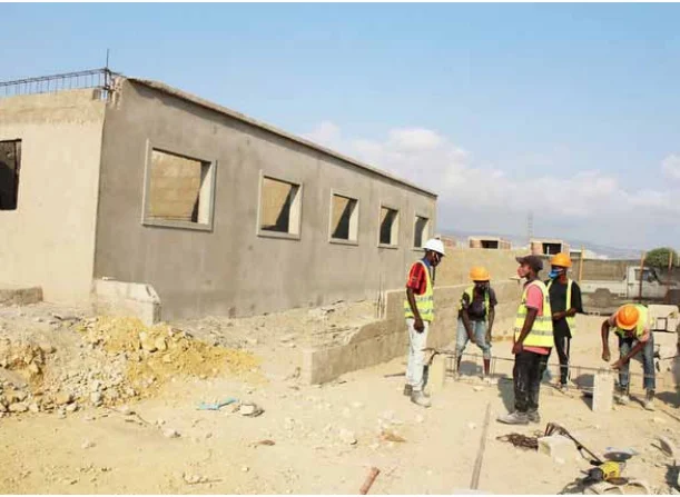 Luanda tem 28 projectos do PIIM paralisados