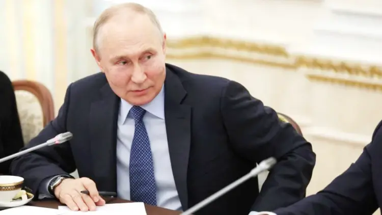 Putin rejeita confronto global, mas avisa:  “Não permitiremos  ameaças”