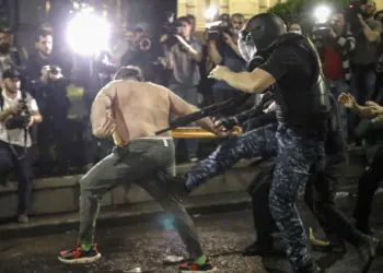 Mais de 60 detidos em novos  protestos na Geórgia contra lei  de agentes estrangeiros