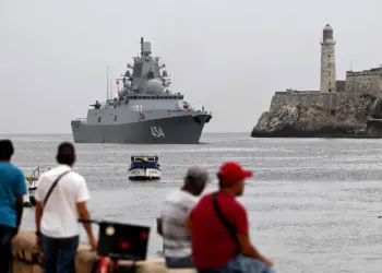 Navios militares russos começam a  chegar ao porto de Havana, em Cuba