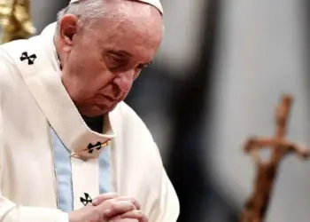 Papa  Francisco  pede que  se reze  pela paz  no mundo