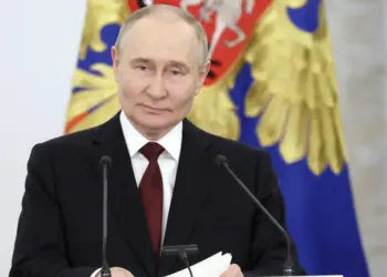 Putin reconhece que Rússia vive “tempos difíceis”