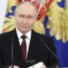 Putin reconhece que Rússia vive “tempos difíceis”