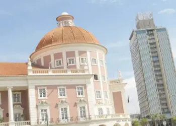 Banca comercial  apresenta ‘risco alto’ de branqueamentos  de capitais