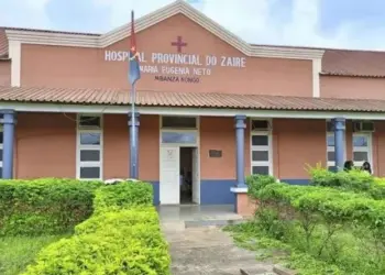 Médicos removem tumor gigante  a uma criança de seis anos no Zaire