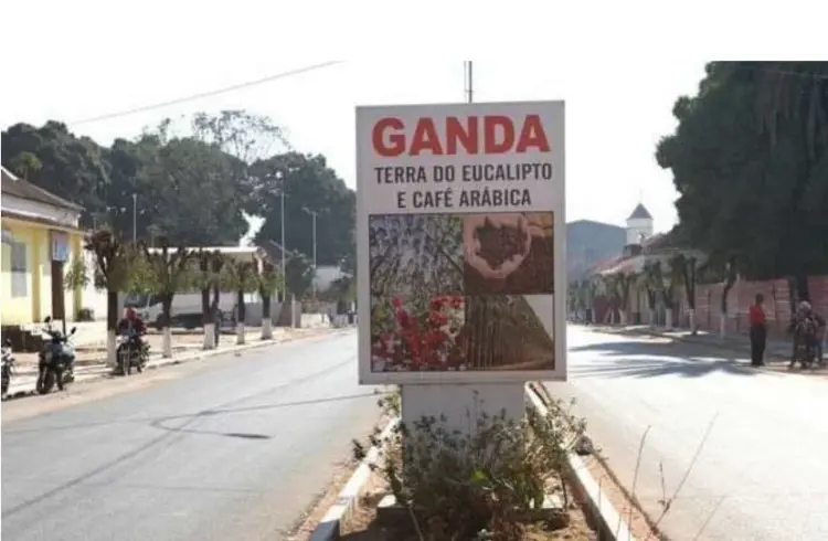 Moradores da Ganda comemoram 55.º aniversário do município sem energia