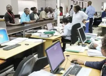 Até que ponto a modernização da administração pública  e a simplificação em curso podem contribiuir para o  desenvolvimento de Angola no actual contexto?