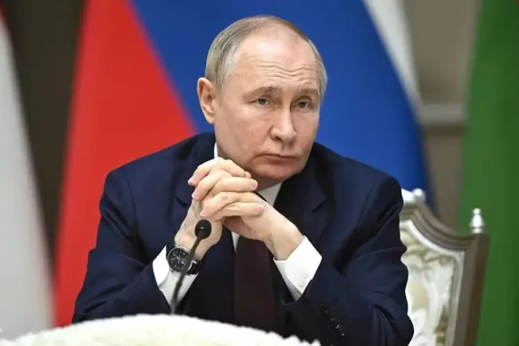 Scholz garante a Zelensky que não  haverá “paz ditada” por Putin