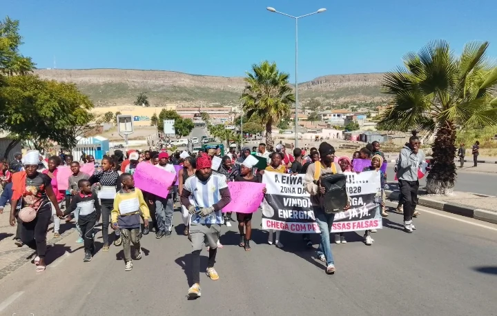 Cidadãos no Lubango manifestam-se por falta de energia electrica