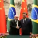 China quer trabalhar com Brasil para ampliar papel  do BRICS na governança global, diz chanceler