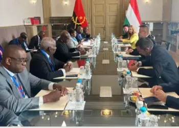 Angola e Hungria reforçam laços no domínio de consultas políticas