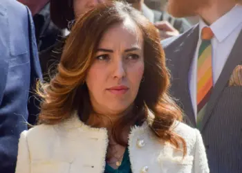 Mulher de Julian Assange  “eufórica” com libertação