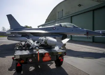 Líder ucraniano queixa-se  do número baixo de tanques  Abrams e exige mais caças F-16