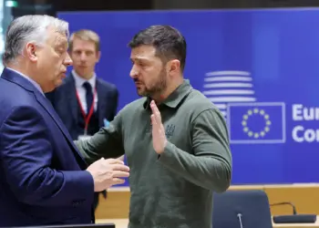 Primeiro-ministro húngaro em Kiev  pela primeira vez desde a invasão