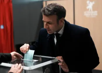 Taxa de participação nas eleições  francesas atinge 59,39% a meio da tarde