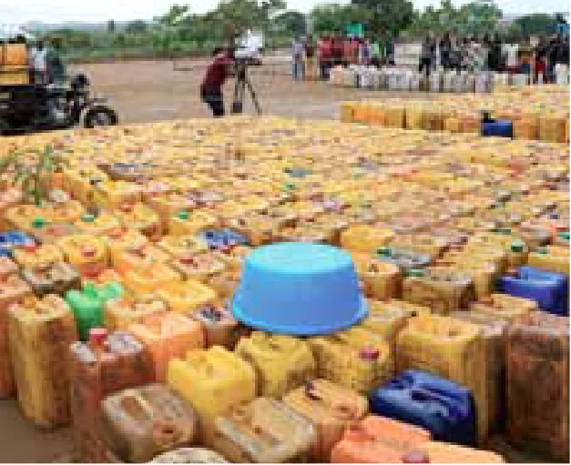 SIC apreende mais de 15 mil litros de combustível escondidos em casas habitadas em Cabinda