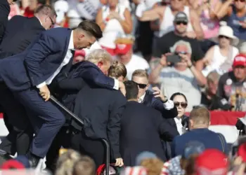 Vaticano diz que tentativa de assassinato de Donald Trump fere as pessoas e a democracia