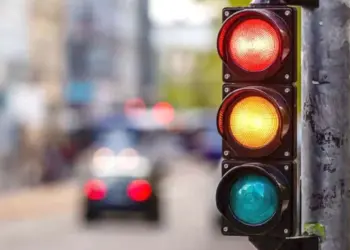 Carta do leitor: Quem cuida dos semáforos da cidade?