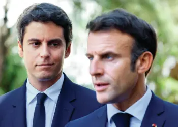 Macron mantém Gabriel  Attal como primeiroministro “por enquanto”