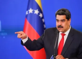 Peru expulsa corpo diplomático venezuelano e dá 72 horas para abandonar o país