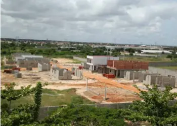 Antigos combatentes vão receber 100 das 2000 casas erguidas com fundos públicos