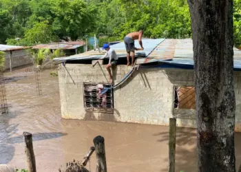 Três mortos e 8 mil casas afectadas à passagem do furacão Beryl