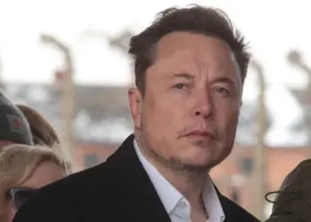 Musk critica falta de protecção do Serviço Secreto ao comício de  Trump, endossando a sua candidatura