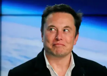 Musk quer doar 41 milhões de euros  por mês à campanha de Trump