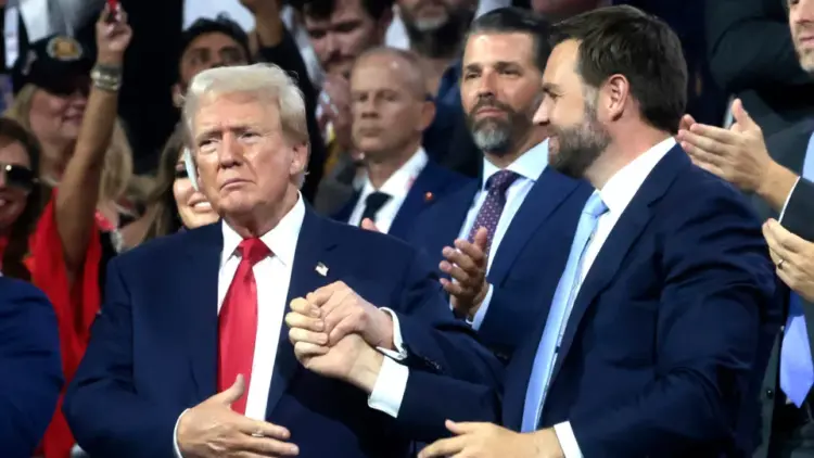 James Vance chamou Trump  de “idiota”mas se junta a ele  para as presidenciais