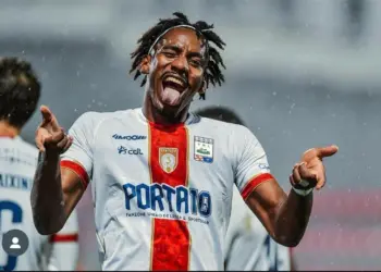Petro oficializa contratação de Bryan Róchez