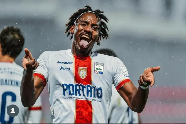 Petro oficializa contratação de Bryan Róchez