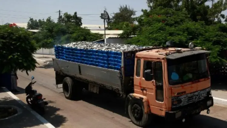 Camionistas em Benguela clamam por apoios para renovar frota obsoleta