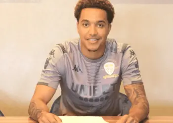 Estoril de Praia oficializa contratação  do internacional angolano Hélder Costa