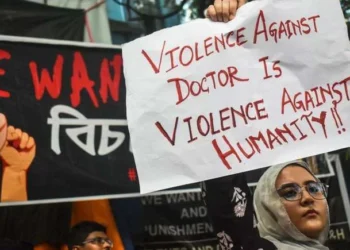 Estupro e assassinato de médica força intensificação de protestos na Índia 