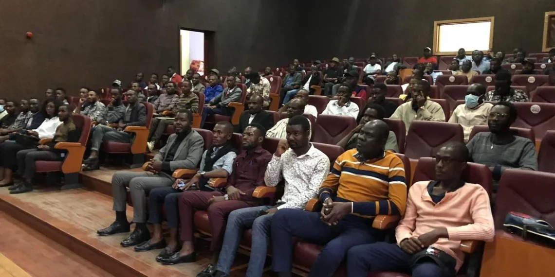 Projecto Jango Cultural eleva  consciência crítica e abre espaços  de debates entre jovens do Huambo