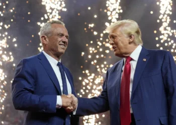 Trump inclui Kennedy Jr. e ex-democrata  em equipa de transição