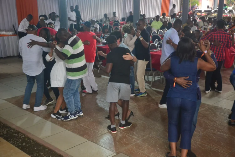 Augusto Chacaya, Jovens do Prenda e Fumo Filho “eternizam”  Semba de raiz no palco do Kilamba