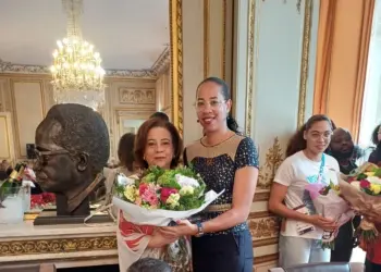 Comitiva angolana que participou dos Jogos Olímpicos homenageada em França 