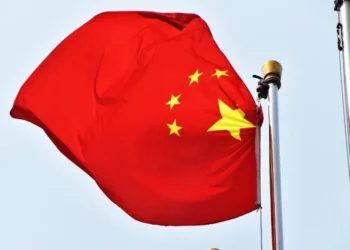 China critica EUA por adicionar  empresas à lista de controlo de  exportação e promete acção