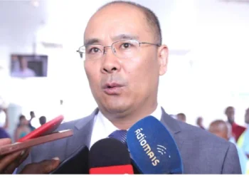 Angola paga quase dois biliões de dólares da dívida para com a China
