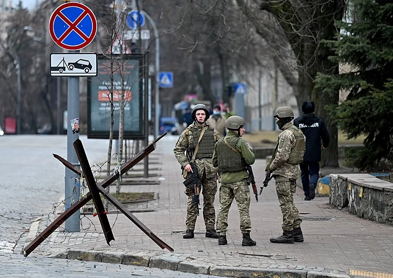 Moscovo refuta existência de conversas com Kiev