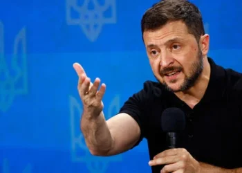 Zelensky anuncia que primeiro teste do míssil  balístico foi bem-sucedido