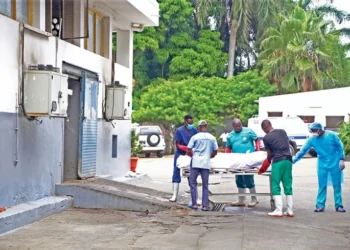 Adolescente de 14 anos suicida-se após ter gravidez negada pelo namorado
