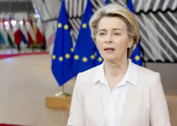Recusa de Meloni em apoiar von der Leyen  revela fissura entre Roma e Bruxelas, diz mídia