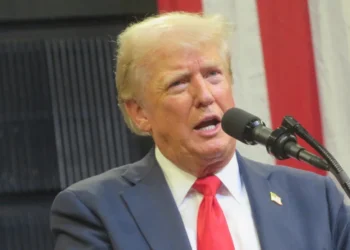 Campanha de Donald Trump acusa União Europeia de ingerência