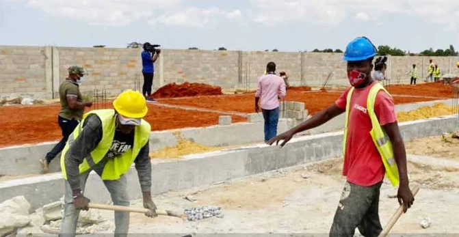 Executivo “aperta” sectores da construção e obras públicas na 2.ª fase da operação “trabalho Digno”