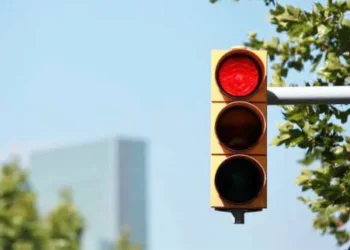 Carta do leitor: Quem arranja os semáforos da cidade?
